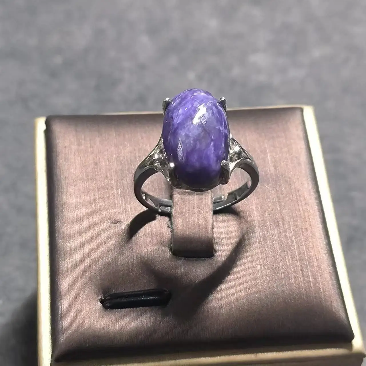 

1pcs/lot Natural stone crystal charoite ring S925 silver openwork vine purple Ladies Jewelry fashionable and romantic Jewelry