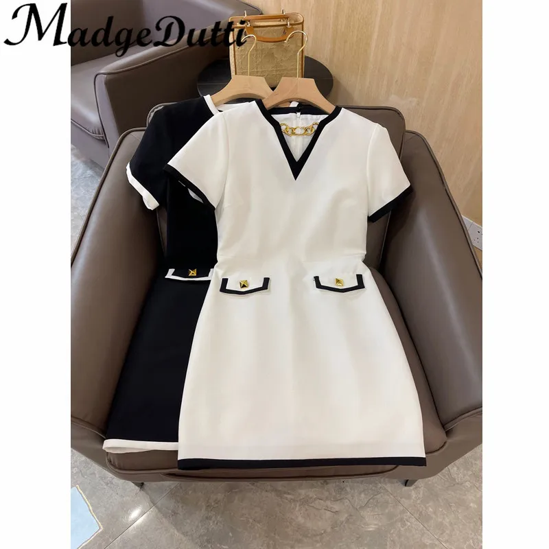 

3.17 MadgeDutti Temperament Contrast Color V-Neck Metal Chain Decoration Collect Waist Mini Dress Women