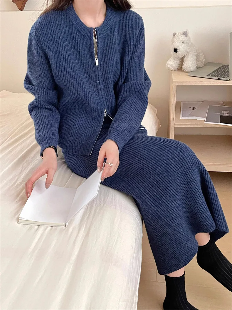 Женский трикотажный жакет с двойной молнией и круглым вырезом