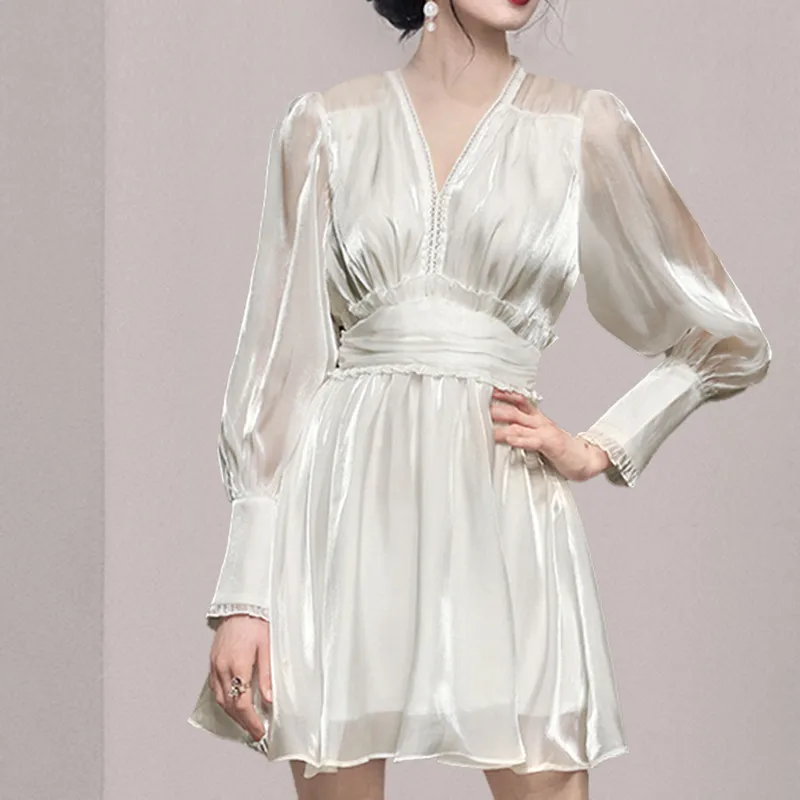 

Платье-мини женское демисезонное с длинными рукавами-фонариками и высокой талией