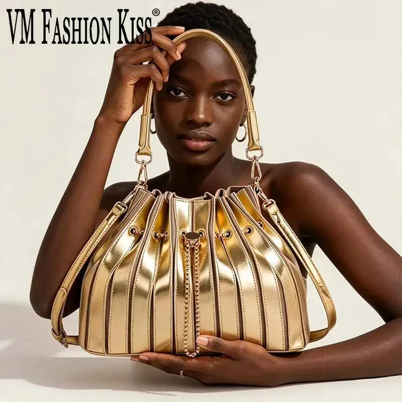 Фото VM FASHION KISS 2026 Новая женская сумка-ведро в полоску из искусственной кожи, сумка через плечо YK2 с цепочкой и шнурком №1