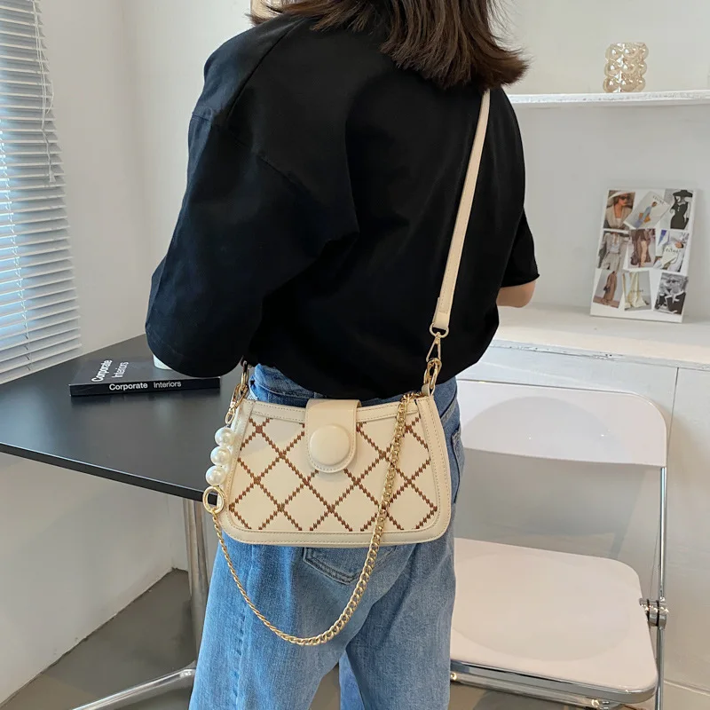 

New versatile one-shoulder messenger underarm bag niche bag female pu material small square bag