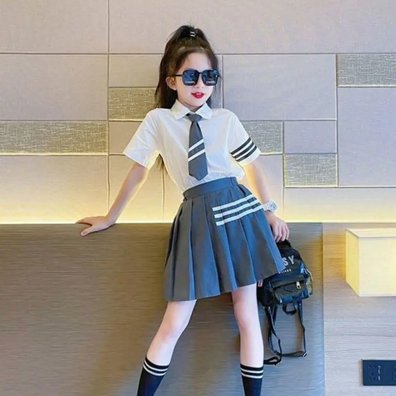 

Летние комплекты JK для девочек, униформа в стиле преппи, белая короткая рубашка, топ, плиссированная юбка, модная Корейская одежда из двух предметов с полосатым галстуком 5-12 лет, 2023