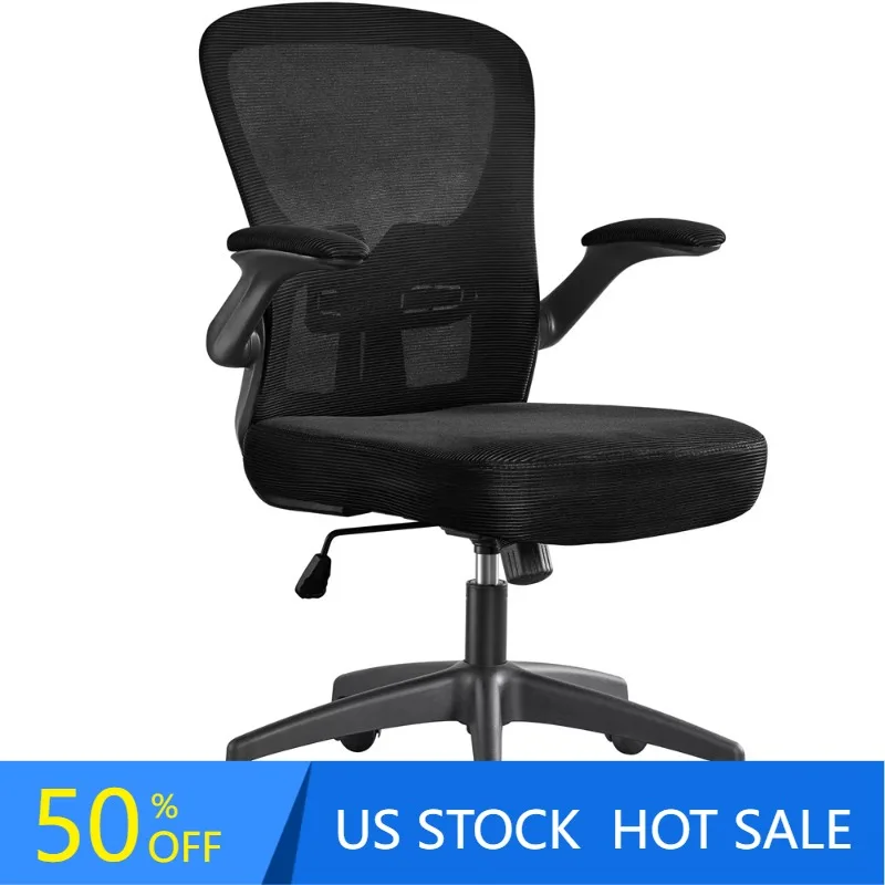 

Регулируемое офисное кресло со средней спинкой и откидными подлокотниками SmileMart, черного цвета