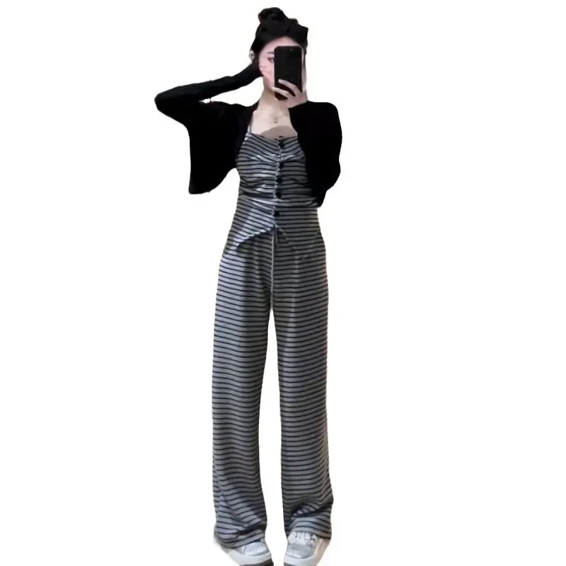 Модный полосатый комплект из трех предметов новинка лета 2024 разглаживающий