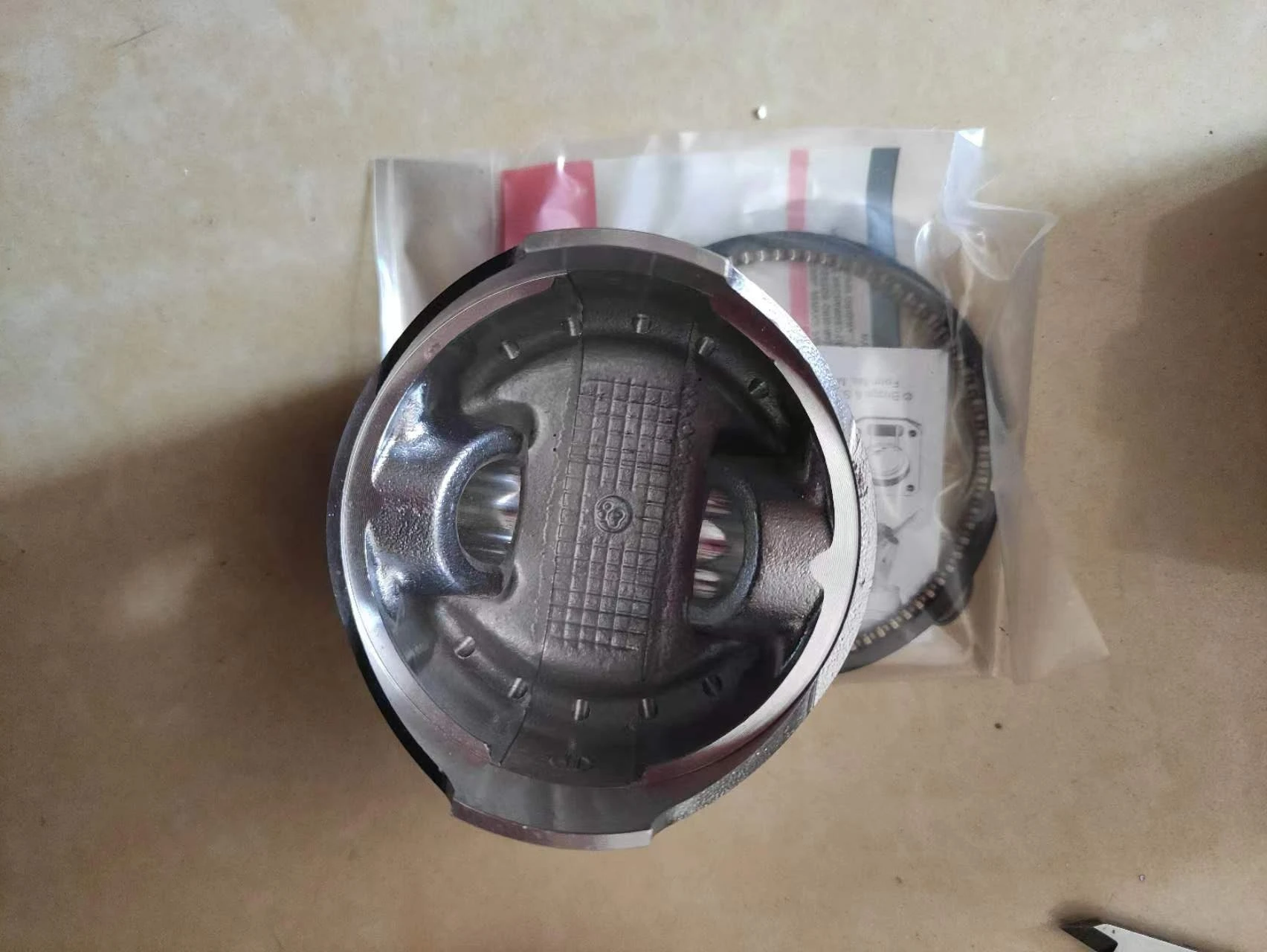 

PISTON ASSEMBLY FITS BRIGGS AND STRATTON ENGINE 19N132 19N137 19T132 19T137 19J137 PARTS 592613