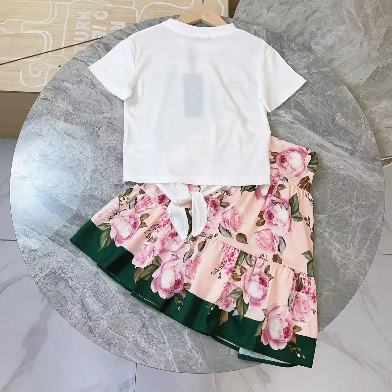 

High end custom 2023 summer new fashion girl strapping rose print top paired with a sweet skirt for a sweet two-piece look