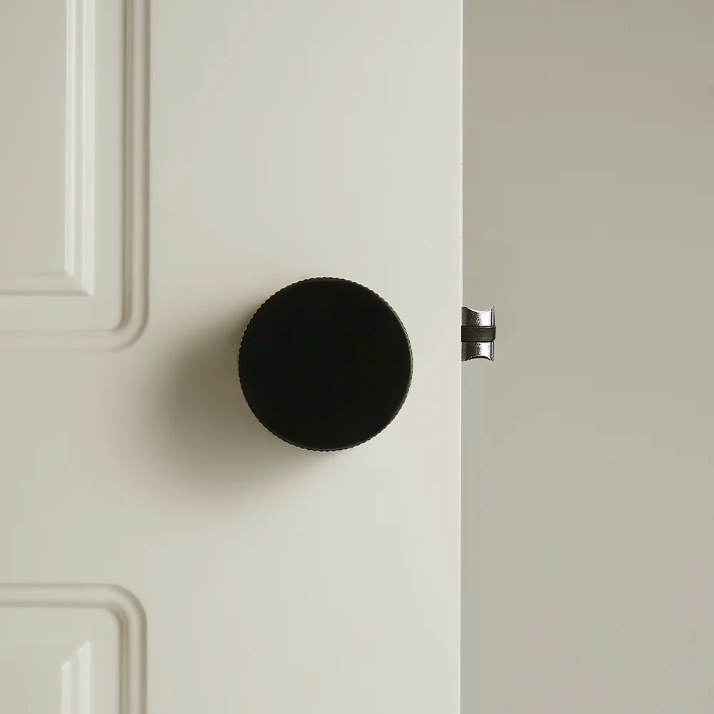 Фото DOOROOM новые замки для конфиденциальности без ключа, дверные замки для дома, ванной комнаты, черное золото, внутренние пресс-замки, минималистичные круглые дверные замки №5