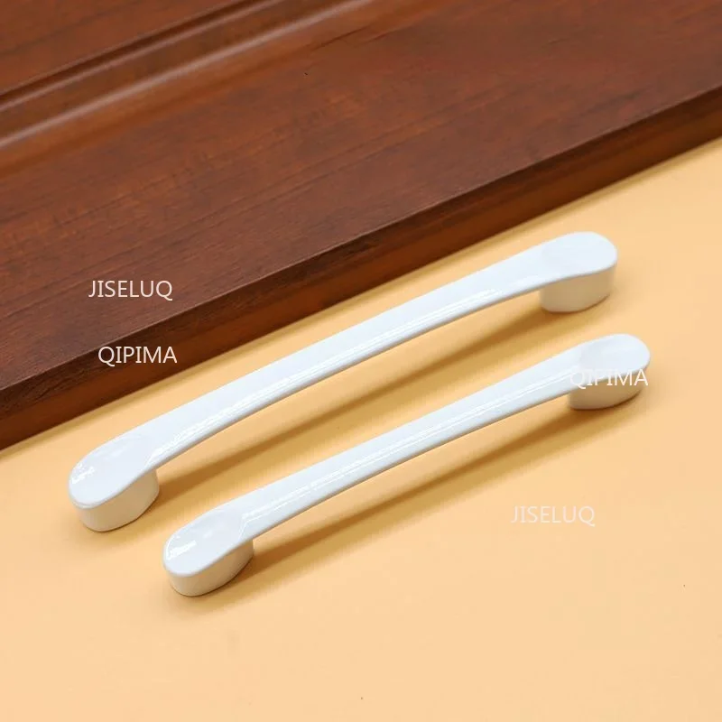 Металлические ручки для шкафов