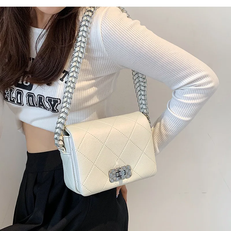 

Lingge Embroidery Thread Bag Women's Bag 2022 New Popular Niche One-shoulder Underarm Bag Popular Super Hot Chain Bags