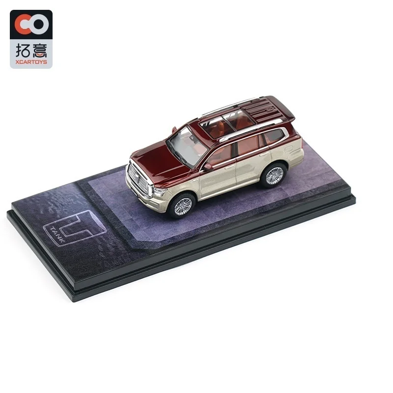 

Модель автомобиля Xcartoys 1:64 из сплава красного и золотого цвета, модель танка 500