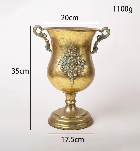 

Золотая железная ваза