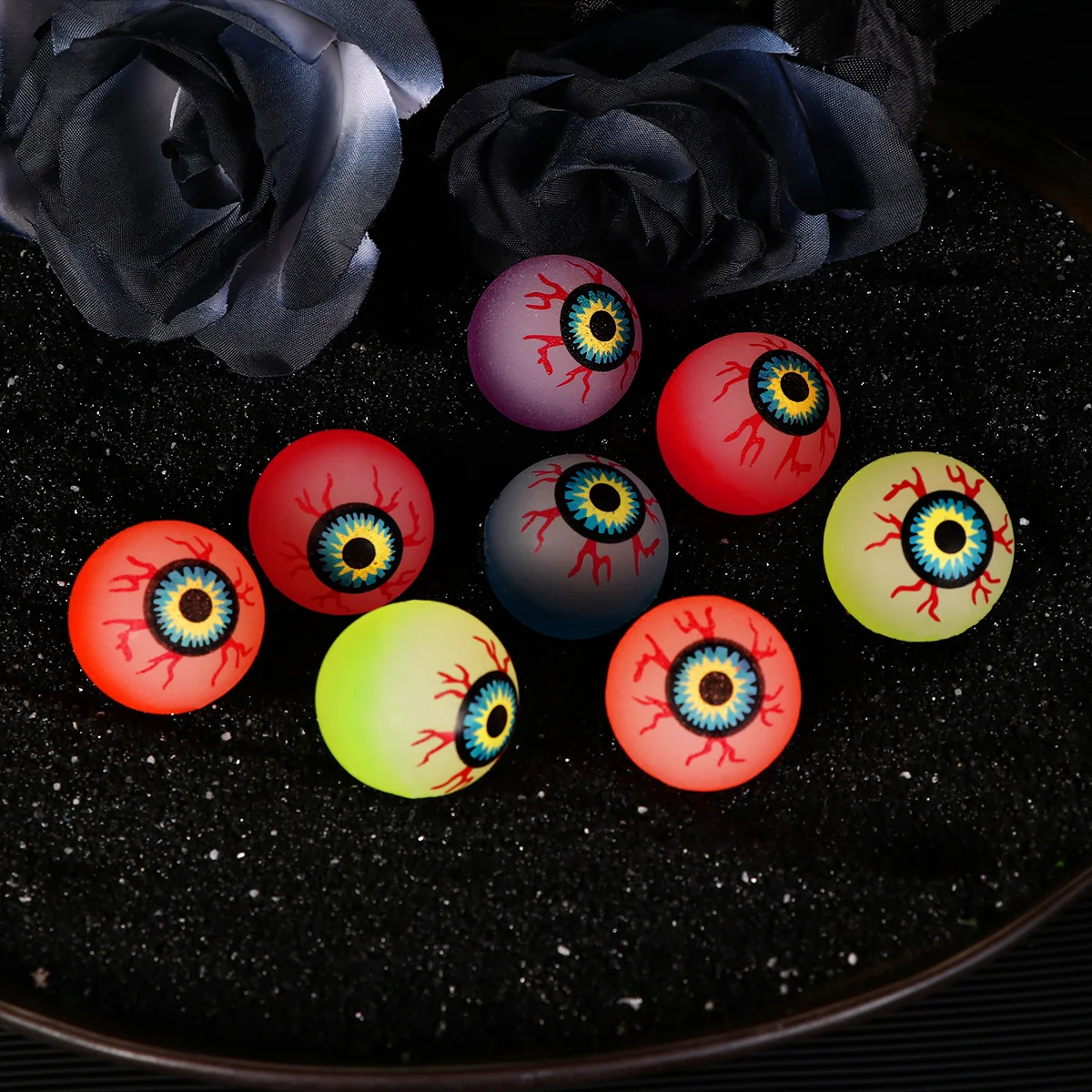 

TOYMYTOY 10pcs 32mm Glow in the Dark Halloween Bouncy Balls Scary Eye Balls Halloween Party Supplies (Random Color)