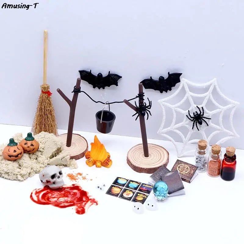 

1 Набор 1:12 украшение для кукольного домика на Хэллоуин, ужасная игрушка, летучая мышь, Череп, метла, паук, украшение, уличное украшение