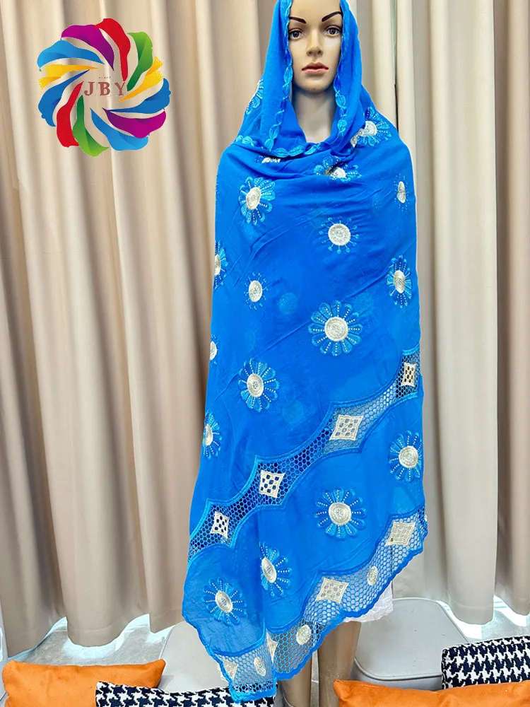 Рисунок 3 - Хиджаб с вышивкой шарф