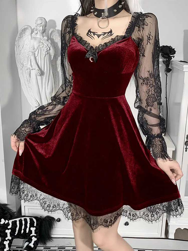 Готическое бархатное платье трапециевидной формы с кружевной отделкой в стиле