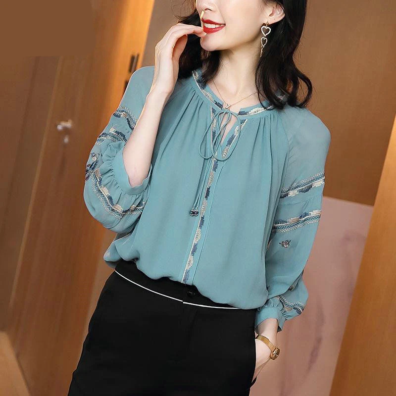

Imitation silk shirt women's summer 2022 new women's loose temperament design sense versatile embroidered lantern sleeve top