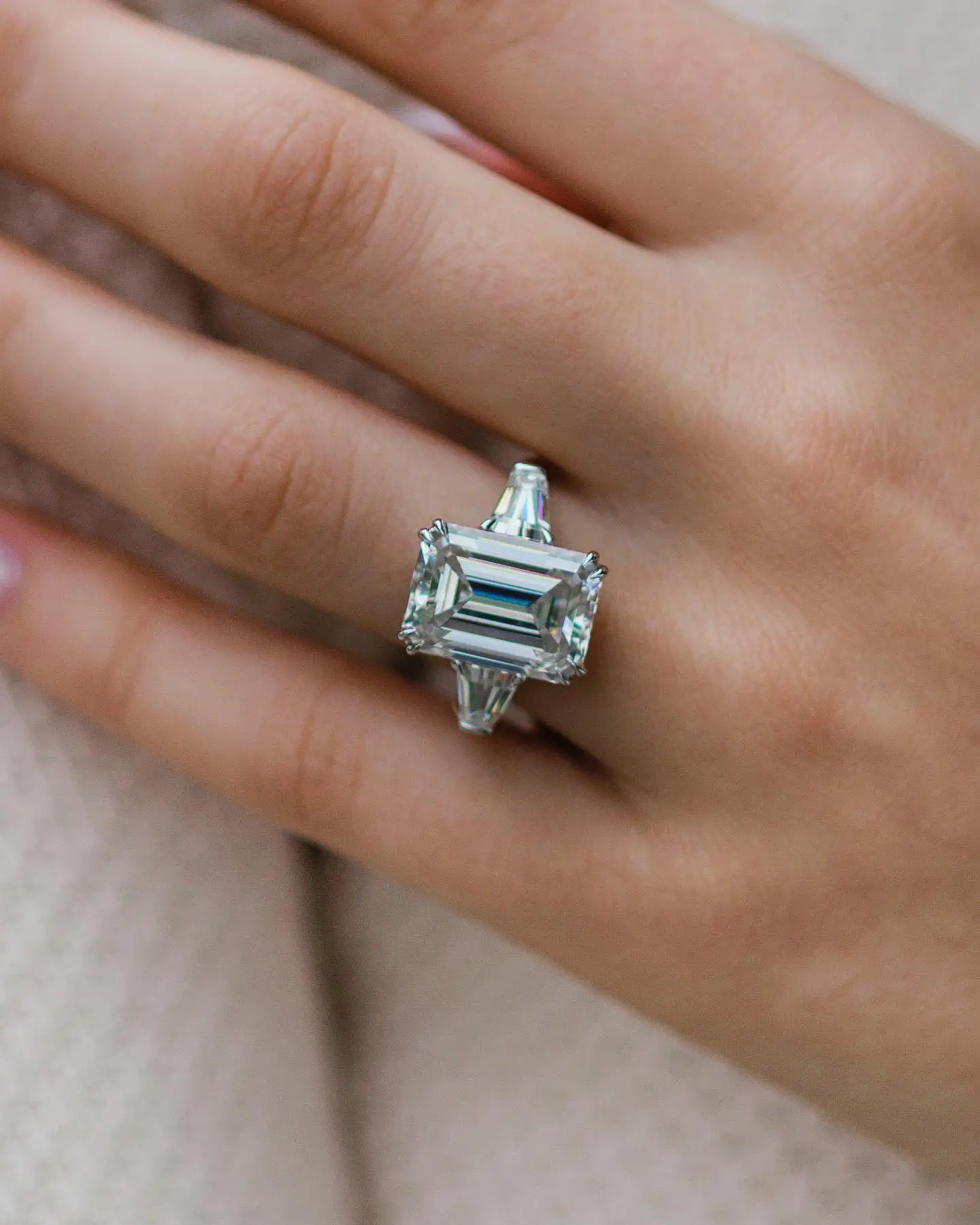 JOVOVASMILE Moissanite Engagement Ring Diamond 18k 10 Carat 14x10mm Emerald Two Full Flanking Tapered Baguette Best Accessory