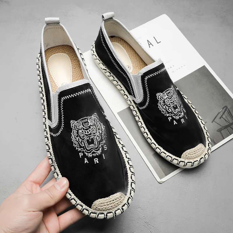 

Coslony New Men Casual Loafers Classic Flat Men Shoes Embroidered Tiger Shoes Letter Printing Slip On Footwear Male Plimsolls