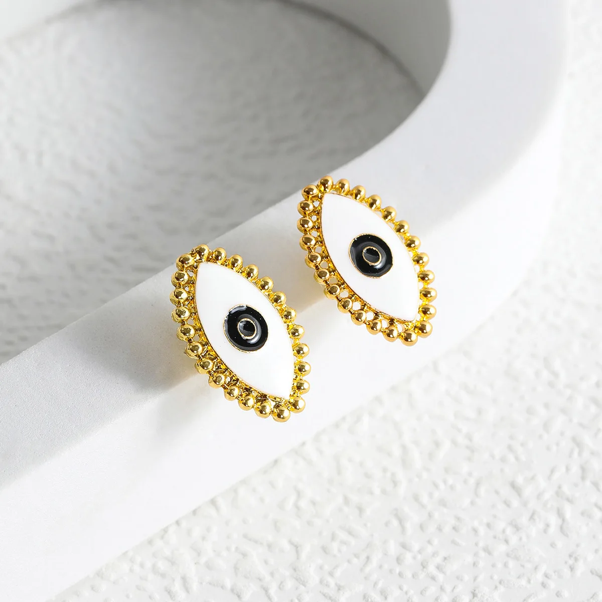 

Retro Classic Eye Shaped Stud Earrings Fashion Long Gold Color Statement Earring for Women Party Wedding Female Jewelry Gifts