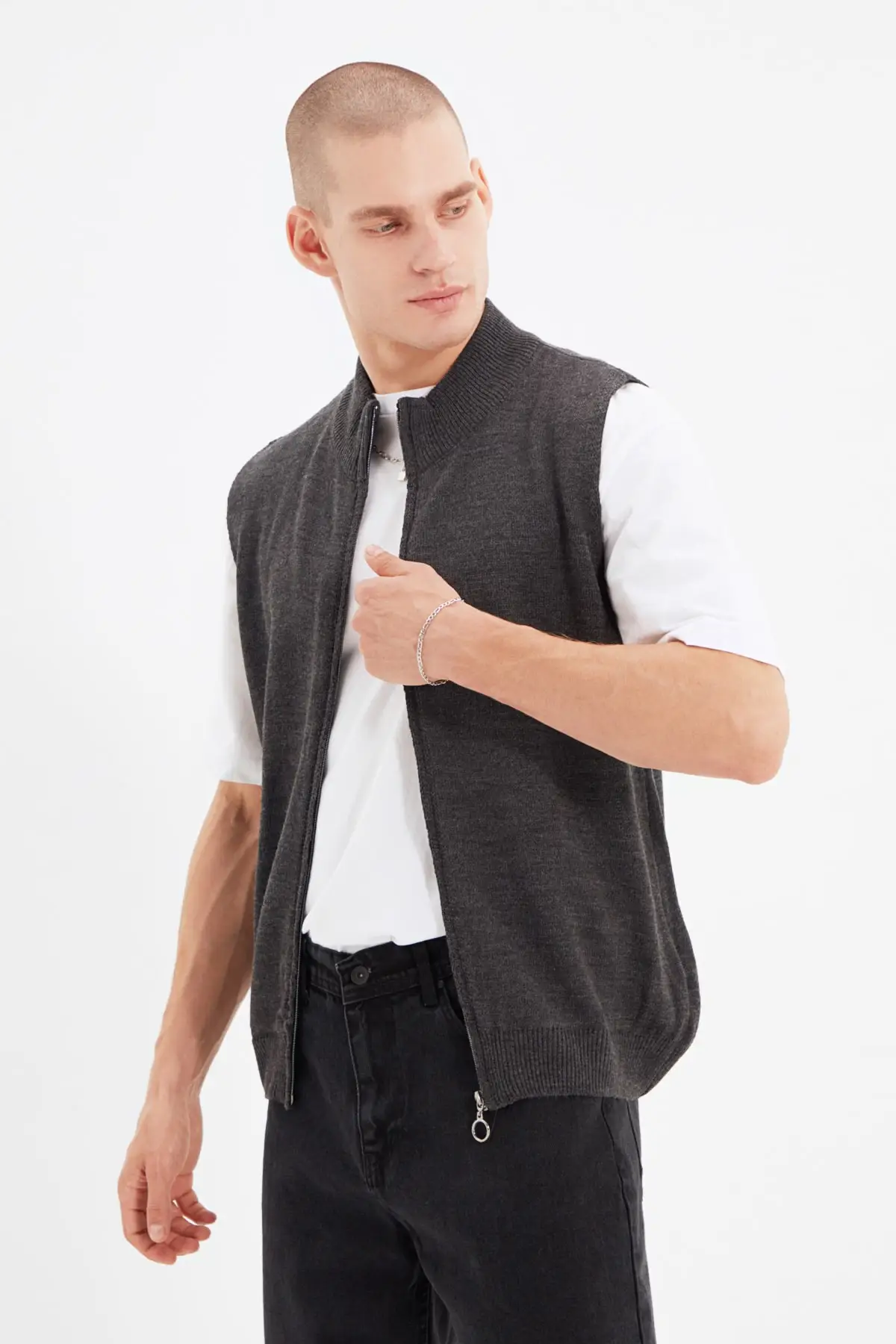 

Men's Regular Fit zipper Knitwear vest TMNAW22YE0073
