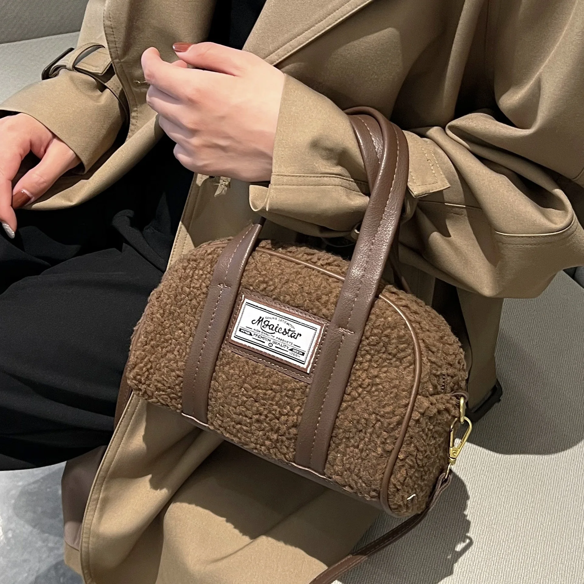 Плюшевая женская сумка с дизайном меньшинств новинка 2023 для боулинга через плечо