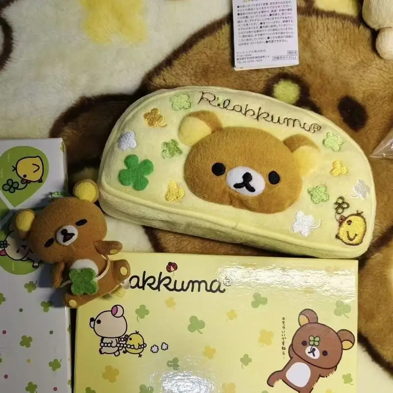 Фото Плюшевый пенал San X Rilakkuma, большая вместимость, сумка для канцелярии на молнии, косметичка для путешествий и студентов, милые канцелярские принадлежности. №2