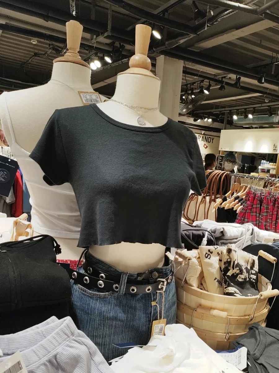 Черный укороченный топ с необработанным краем женская летняя хлопковая