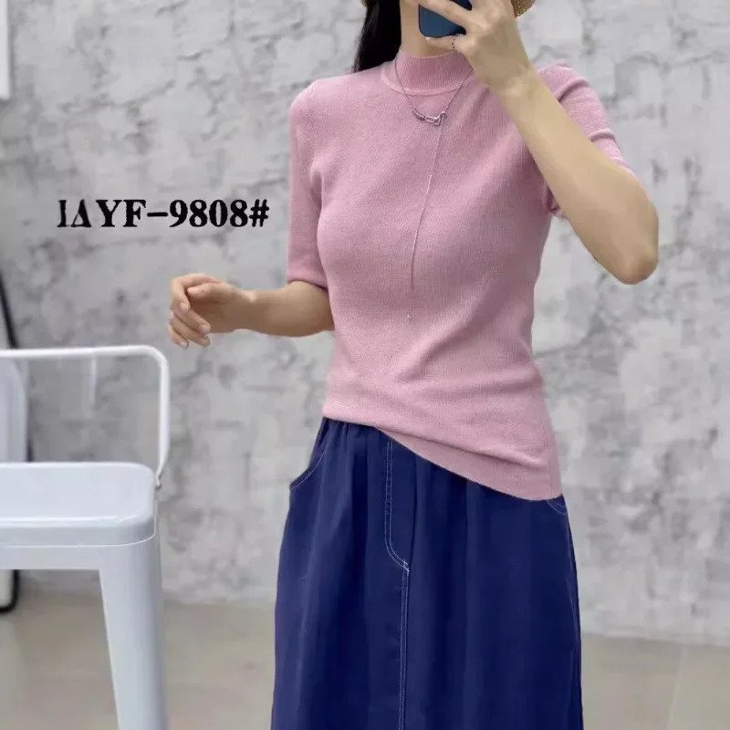 Элегантная художественная однотонная футболка с круглым вырезом и короткими