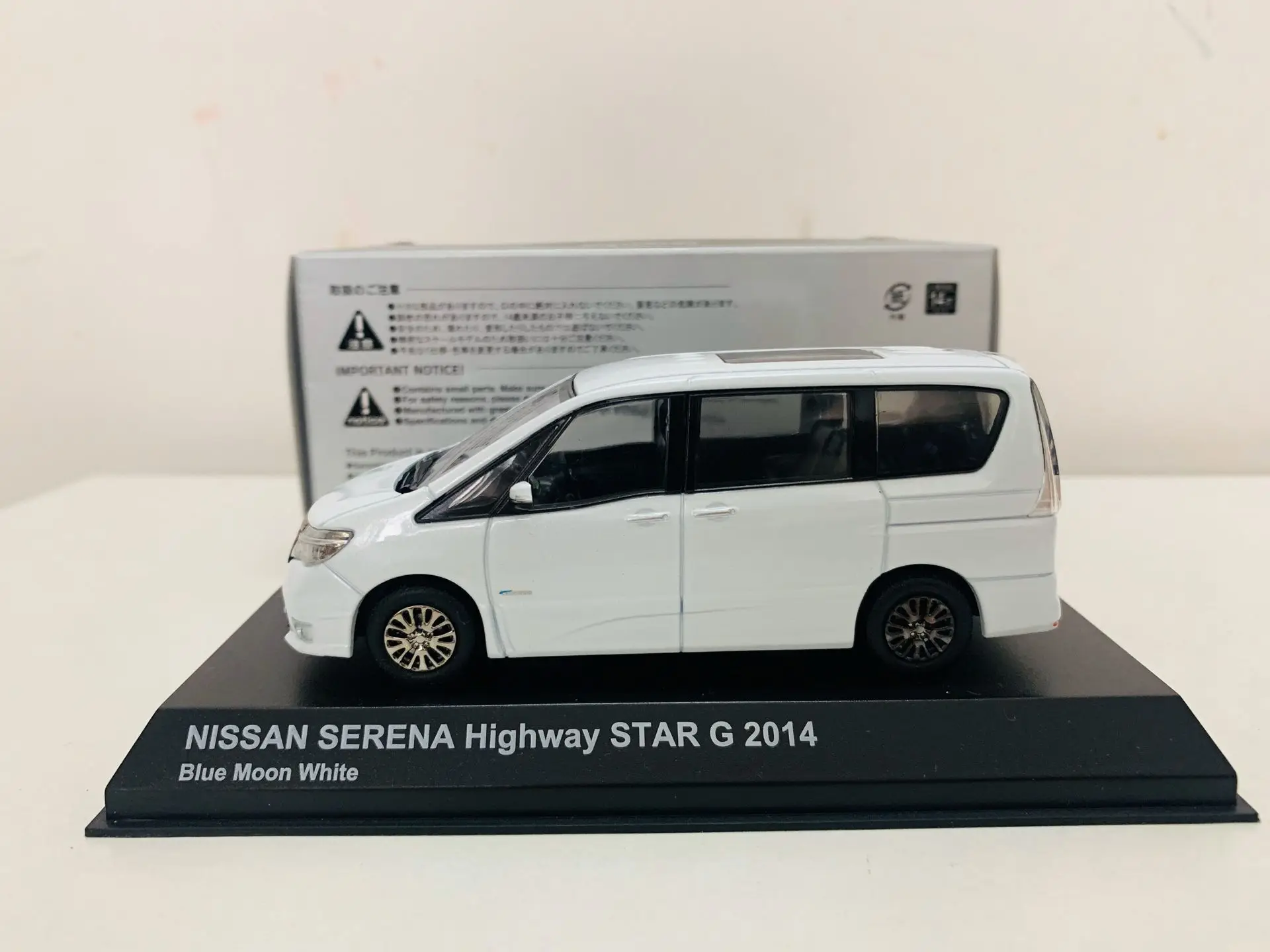 

Модель автомобиля Kyosho Nissan Серена Highway STAR G 2014, белая, масштаб 1:43