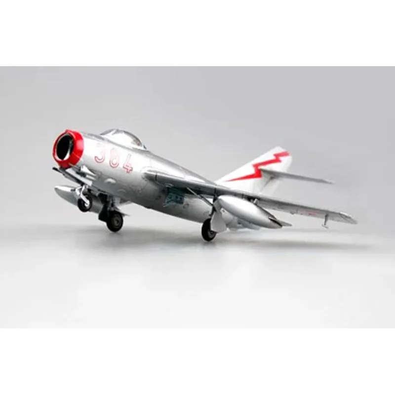 Фото Hobby Boss 80263 1/72 самолет советский MIG-15bis Fagot Fighter Bomber статическая модель №4
