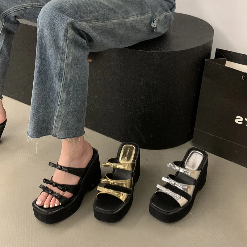 Сандалии на массивном каблуке 11 см серебряная обувь танкетке золотые тапочки