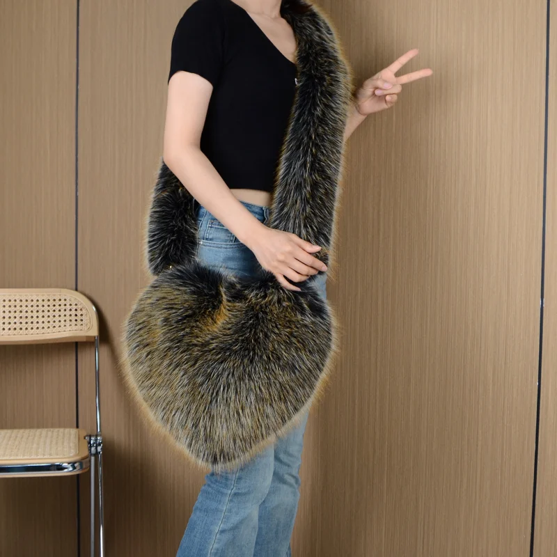 

Winter Women's Heart Shape Faux Fur Bag Fashion Artificial Raccoon Hair Soft Fluffy Crossbody Bag with Long Plush Shoulder Strap