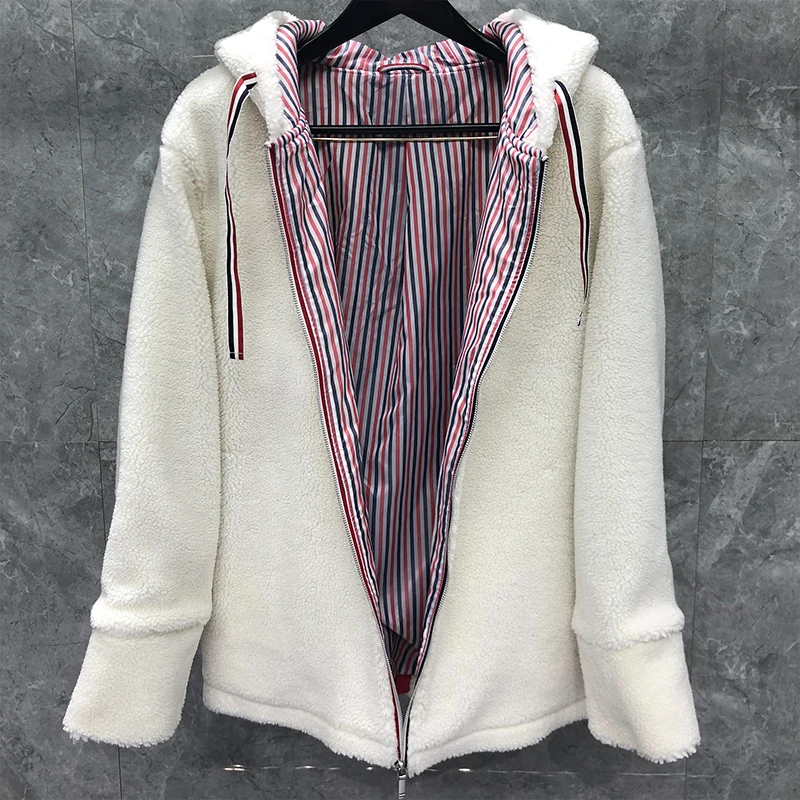 Рисунок 3 - Женское шерстяное пальто на молнии