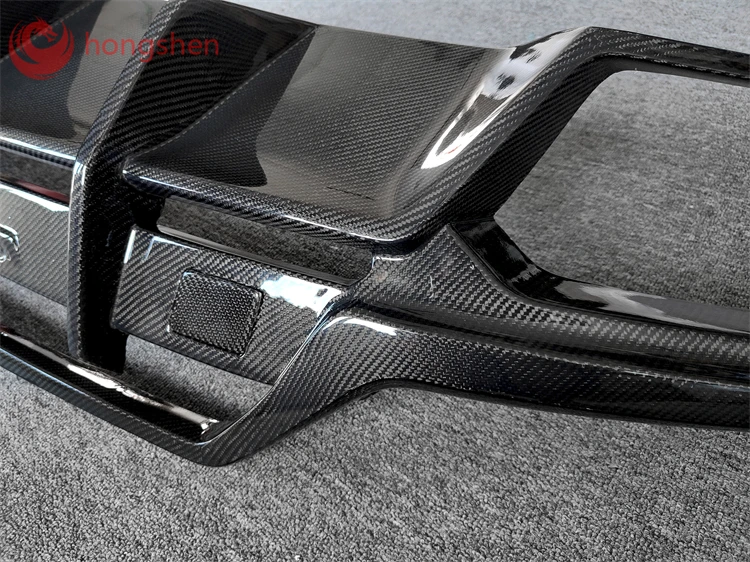 Комплект заднего диффузора из углеродного волокна в стиле Т. Используется для
