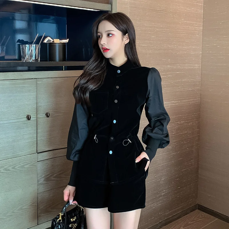 

Новый весенне-осенний облегающий костюм 2022, комплект из двух предметов, бархатные шорты с высокой талией и широкими штанинами и топы с пышны...