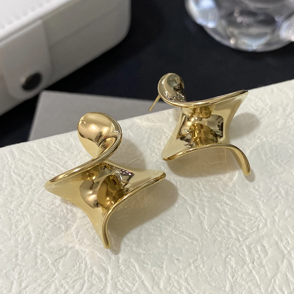 Женские серьги-гвоздики с абстрактными геометрическими фигурами