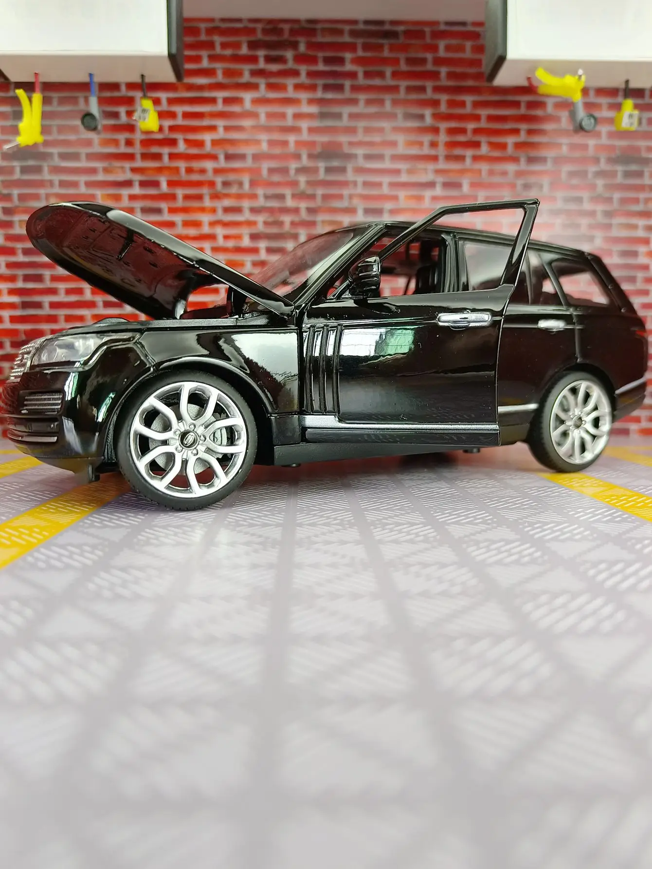 Модель автомобиля Rastar 1:24 Land Rover Range SUV из сплава, с открывающимися дверями и капотом, подходит для коллекционирования и может быть подарен. (art.: 3920d896e40f2) - 3920d896e40f2