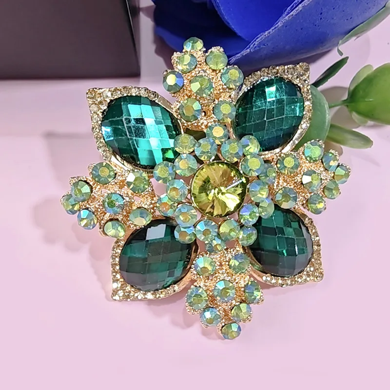 

New Medieval Vintage Rhinestone Glass Brooch Luxury Four-leaf Clover Pins Personality Temperament Alloy Corsage Accessories Gift