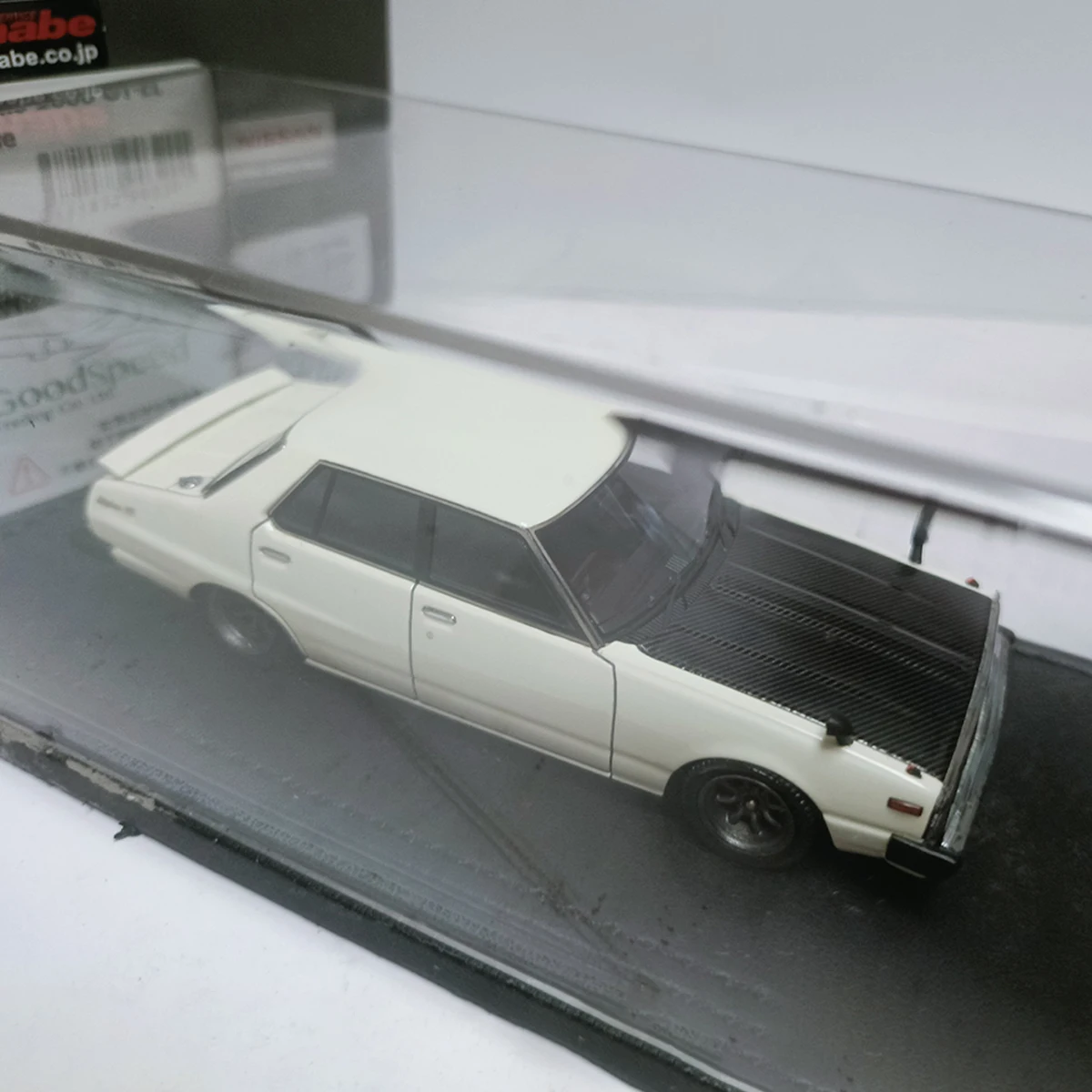 Фото Масштабная модель автомобиля Nissan 2000GT-EL C210 (белый, смола, 1:43) – классика, ностальгия, подарок для взрослых, сувенир, статическая модель для демонстрации №3