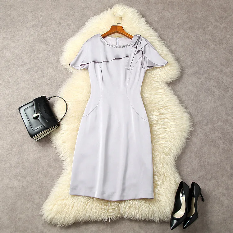 

Женская одежда в европейском и американском стиле, новинка весны 2023, однотонное модное платье с круглым вырезом, бусинами, оборками по краям и коротким рукавом