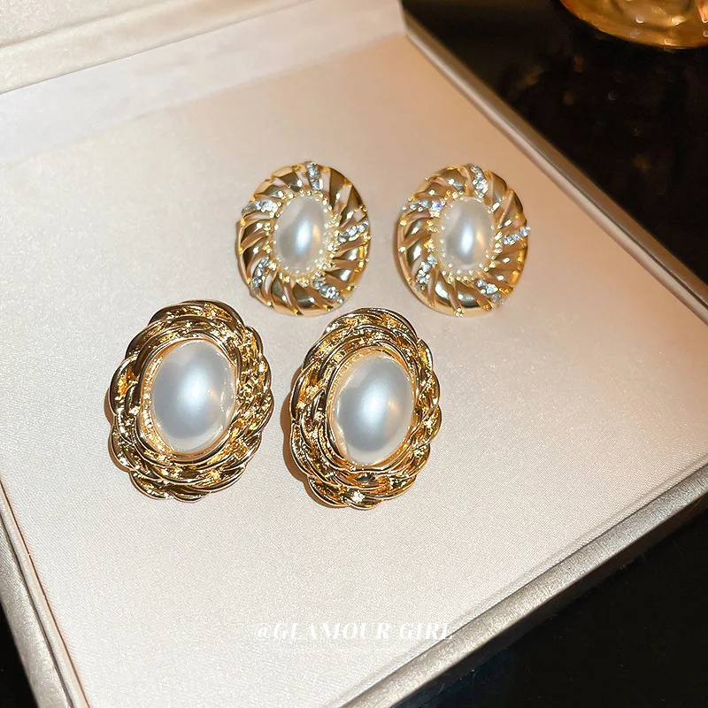 

2023New fashion Gold Color Pearl Stud Earrings for Women Fashion Medieval Vintage Sense Silver Pin Earrings Wedding Jewelry