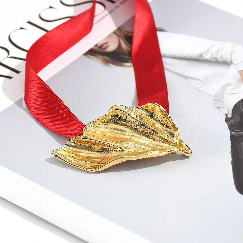 Женское колье-чокер в форме листьев винтажное ожерелье из Красной шелковой ткани