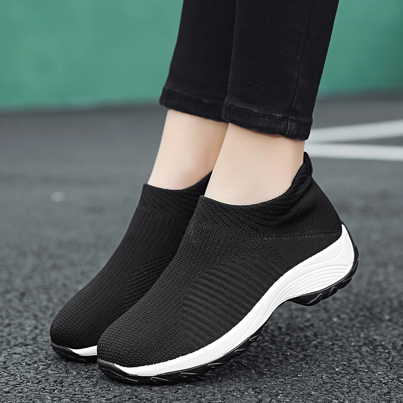 New Weave Slip on Women's Vulcanize Shoes Comfortable Mesh Soft Platforms Women Sneakers Outdoor Walking Light Women Flat Shoes