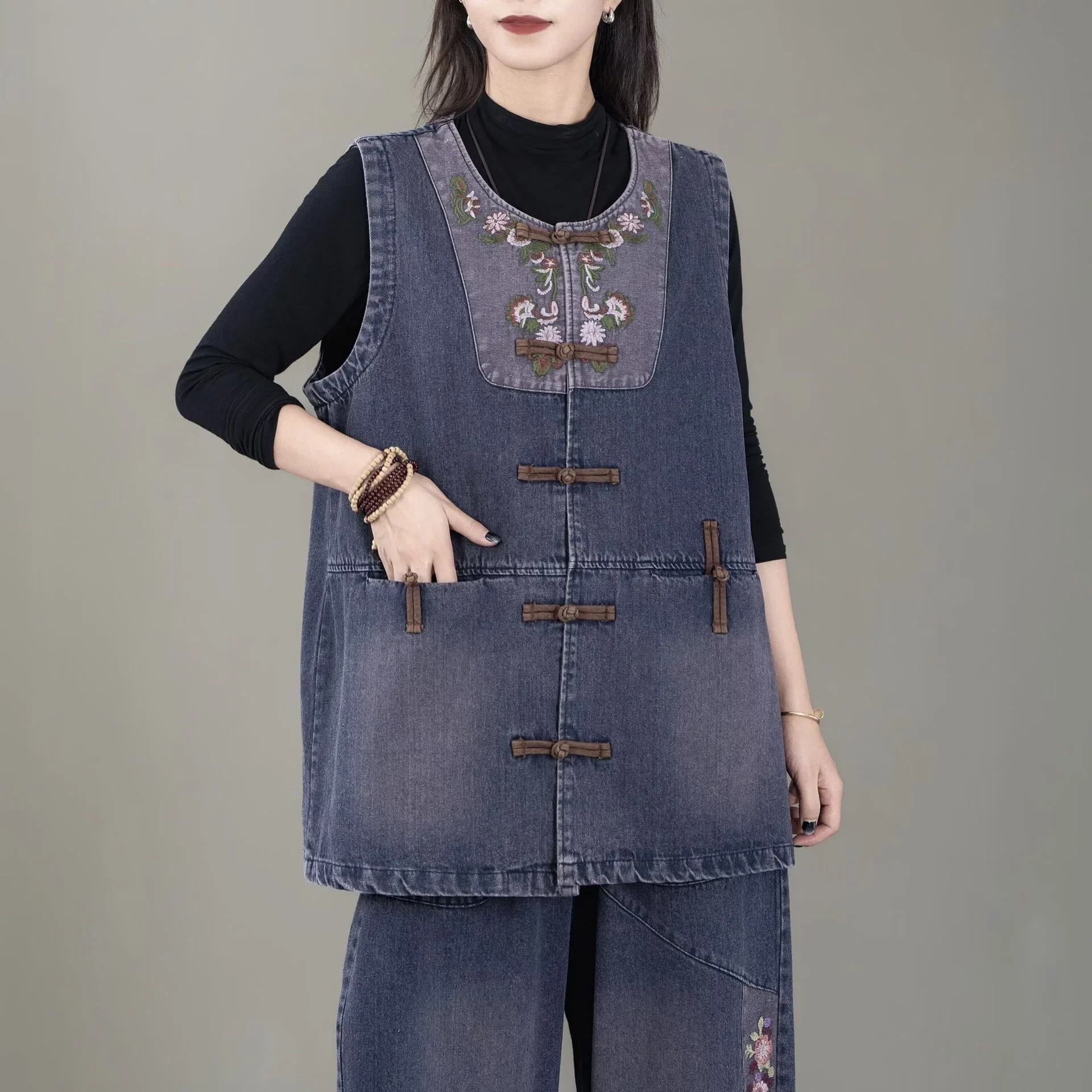 Жилет средней длины новинка осени 2024 джинсовая вышивка универсальное женское