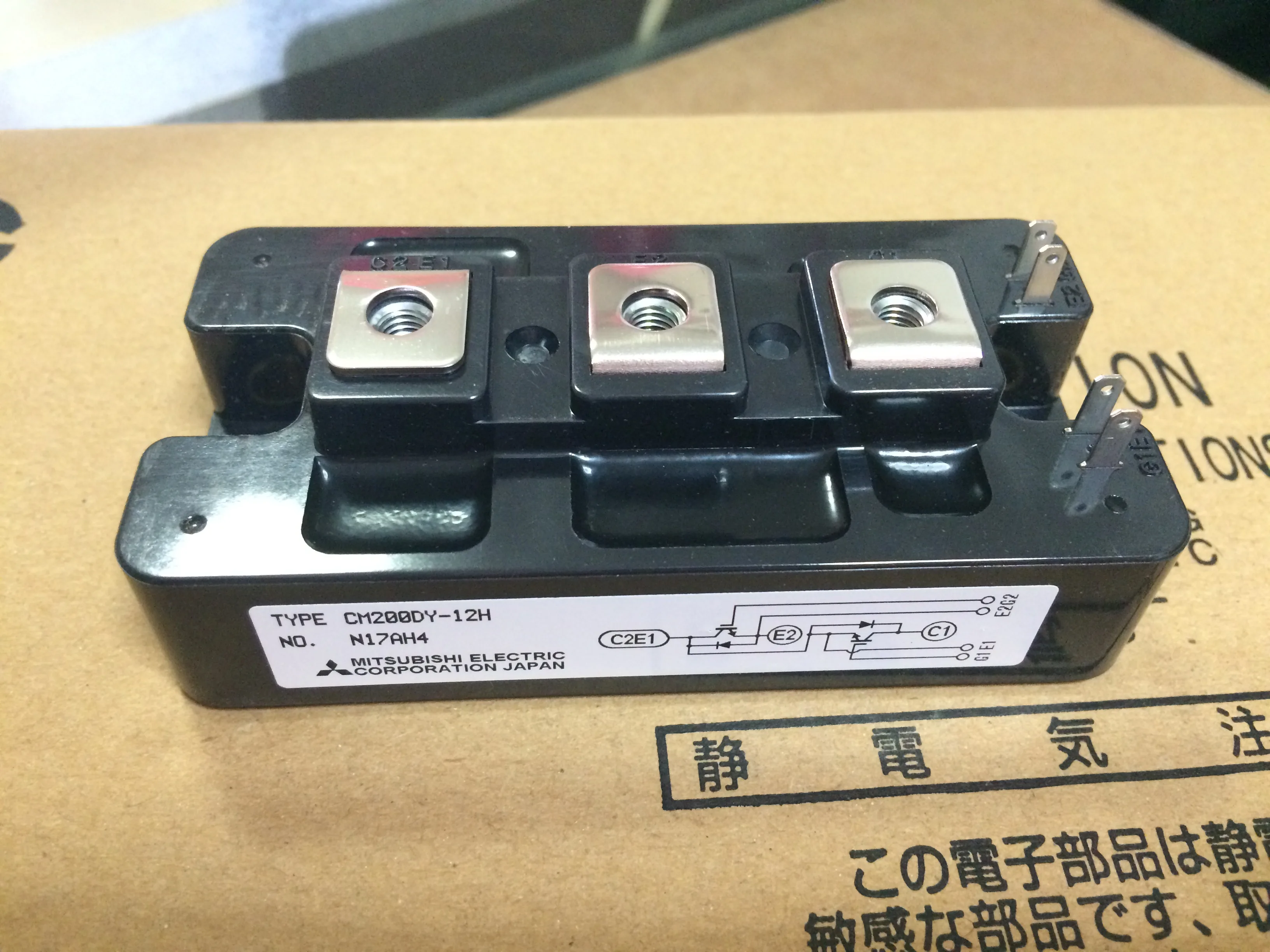 

CM200DY-12H CM300DY-12H новая Оригинальная точка