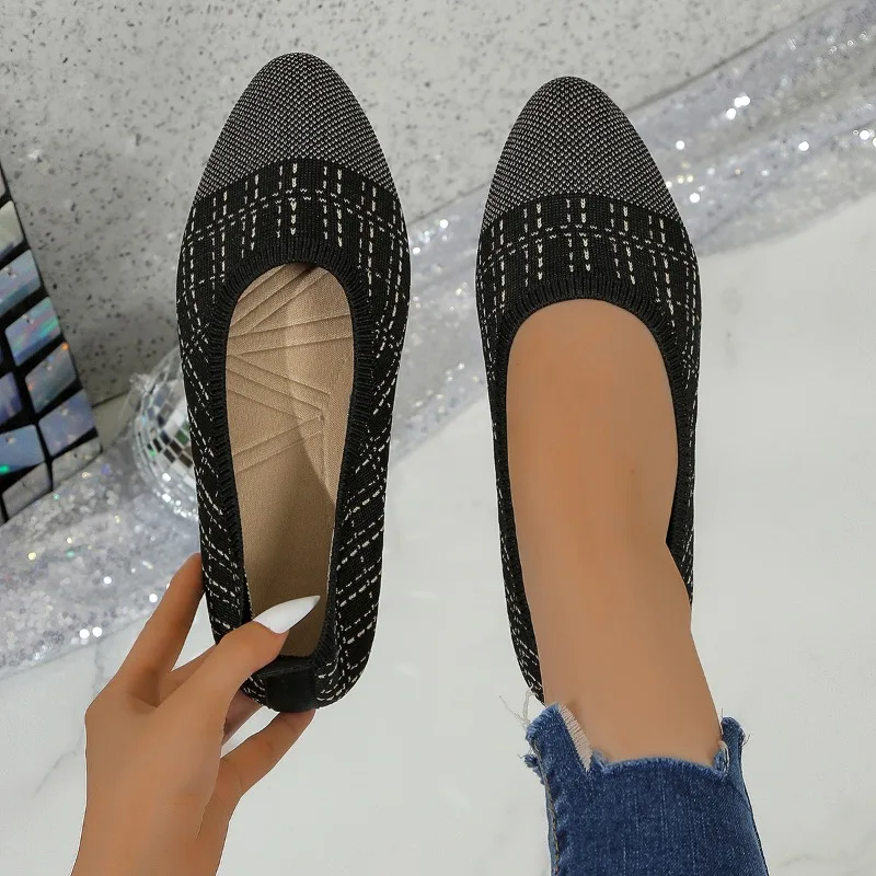 Женские туфли без шнуровки разноцветные на плоской подошве с острым носком