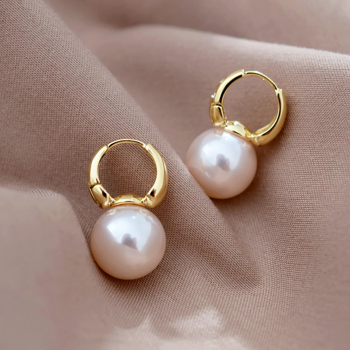 

Vintage Elegant Pearl Stud Earrings Hoop Jewelry for Women Bridal Friendship Statement Dangle Drop Wedding Party Piercing Gift