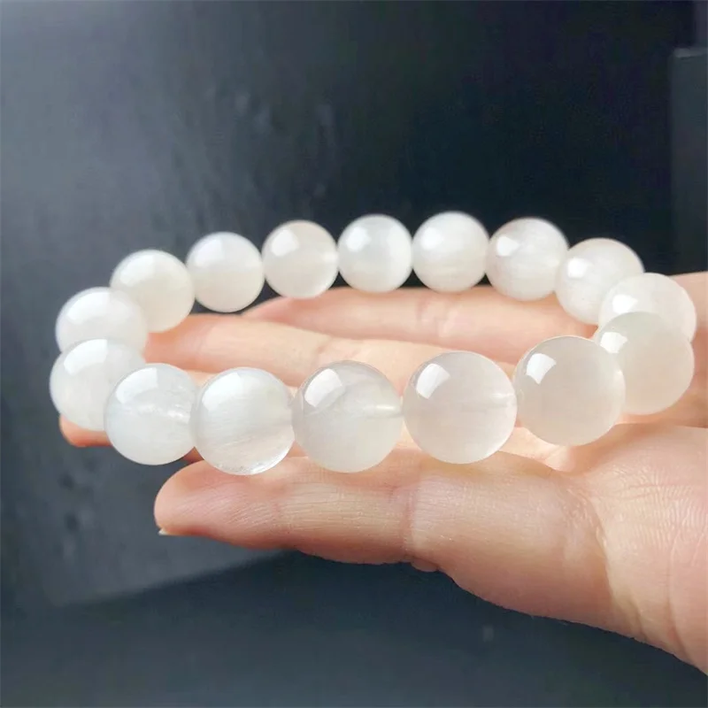 Браслет из натурального белого кролика с кристаллами