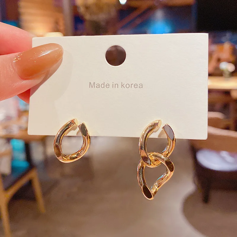 

South Korea's new advanced design sense asymmetric chain earrings female S925 silver needle creative geometric earrings earrings